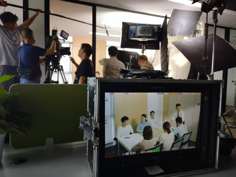 清镇市TVC拍摄公司：科技产品视觉化大师，诠释未来感与功能美学